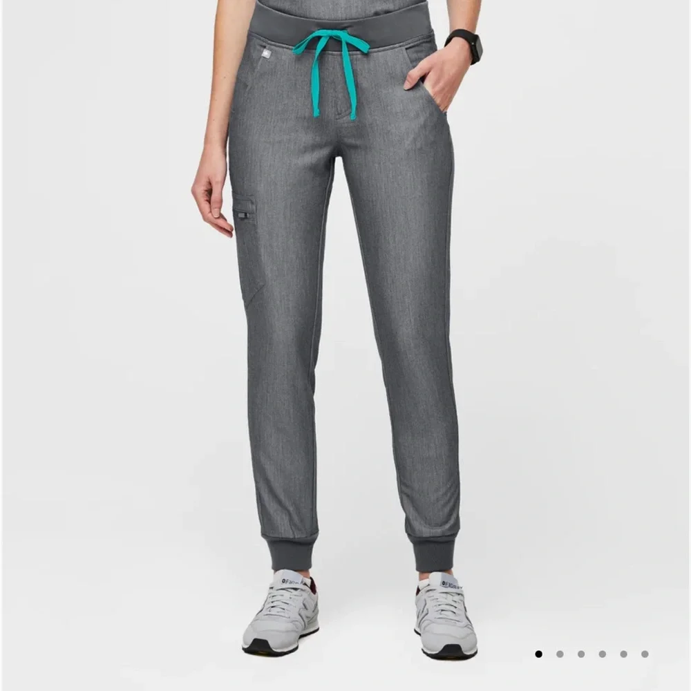 FIGS 3 Pocket Scrub Top + Zamora Joggers - Size M in Graphite - Picture 2 of 5